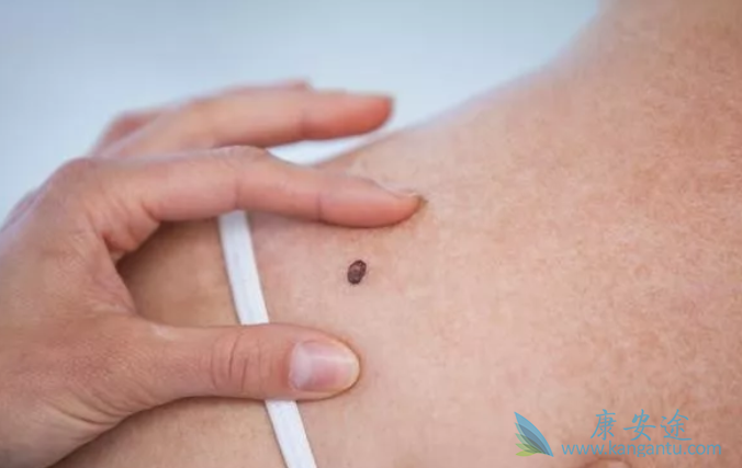 ��ɫ����